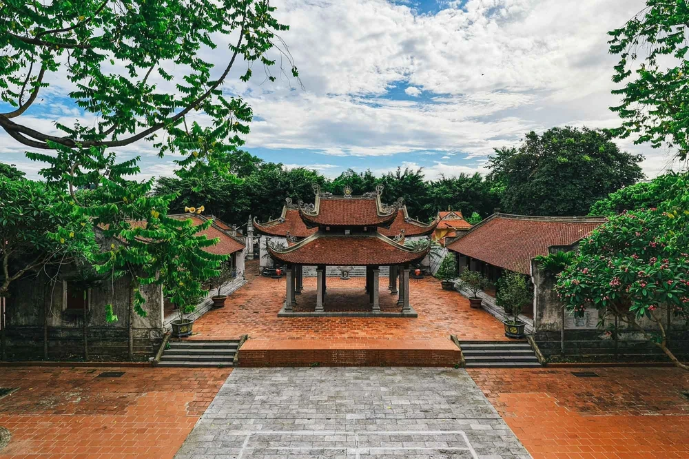Đình Phúc Xá, thuộc làng Phúc Xá - Bắc Biên, có khởi nguồn từ đền Cơ Xá xưa, từng bị phá hủy trong kháng chiến chống Pháp, sau nhiều lần đại trùng tu, phục dựng toàn diện quy mô lớn hoàn thành vào năm 2005, nhân dịp kỷ niệm 995 năm Thăng Long - Hà Nội.