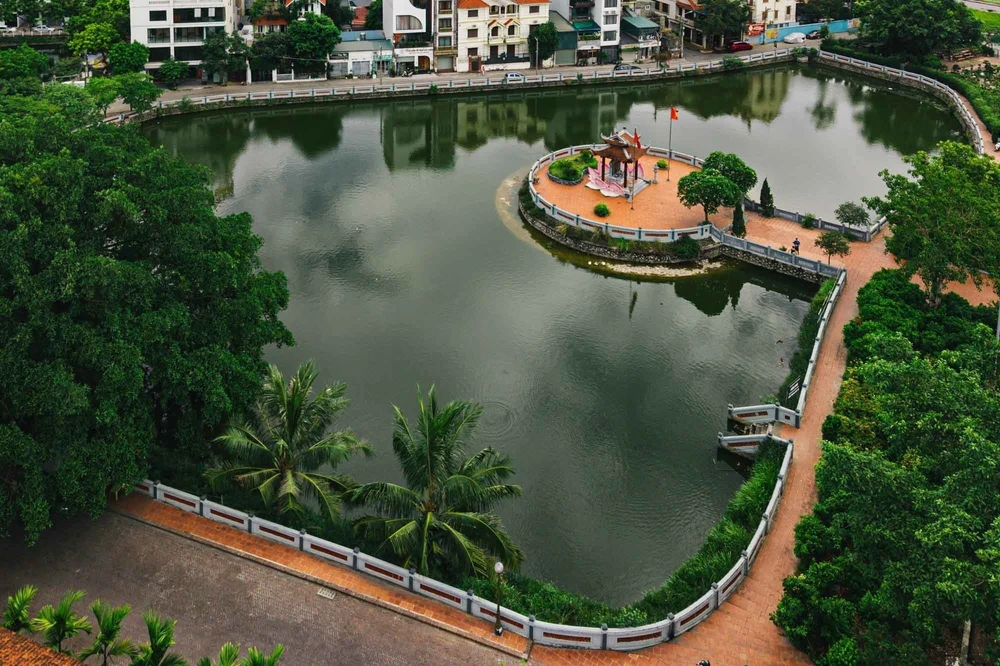 Cây đa, ao nước, đài liệt sĩ