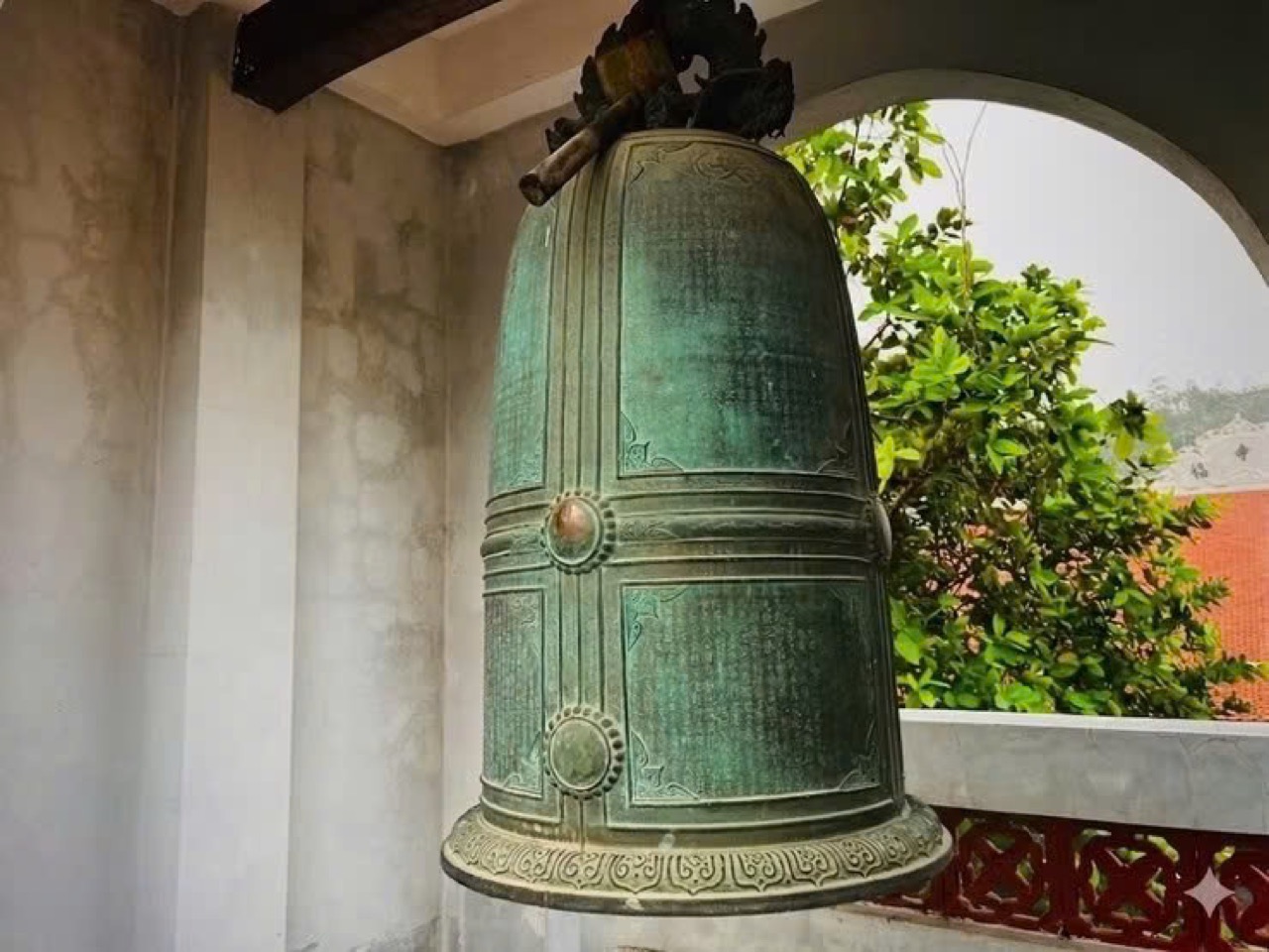 Bảo vật Quốc gia: Chuông chùa An Xá (góc chụp 1)