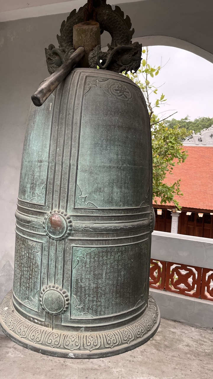 Bảo vật Quốc gia: Chuông chùa An Xá (góc chụp 2)